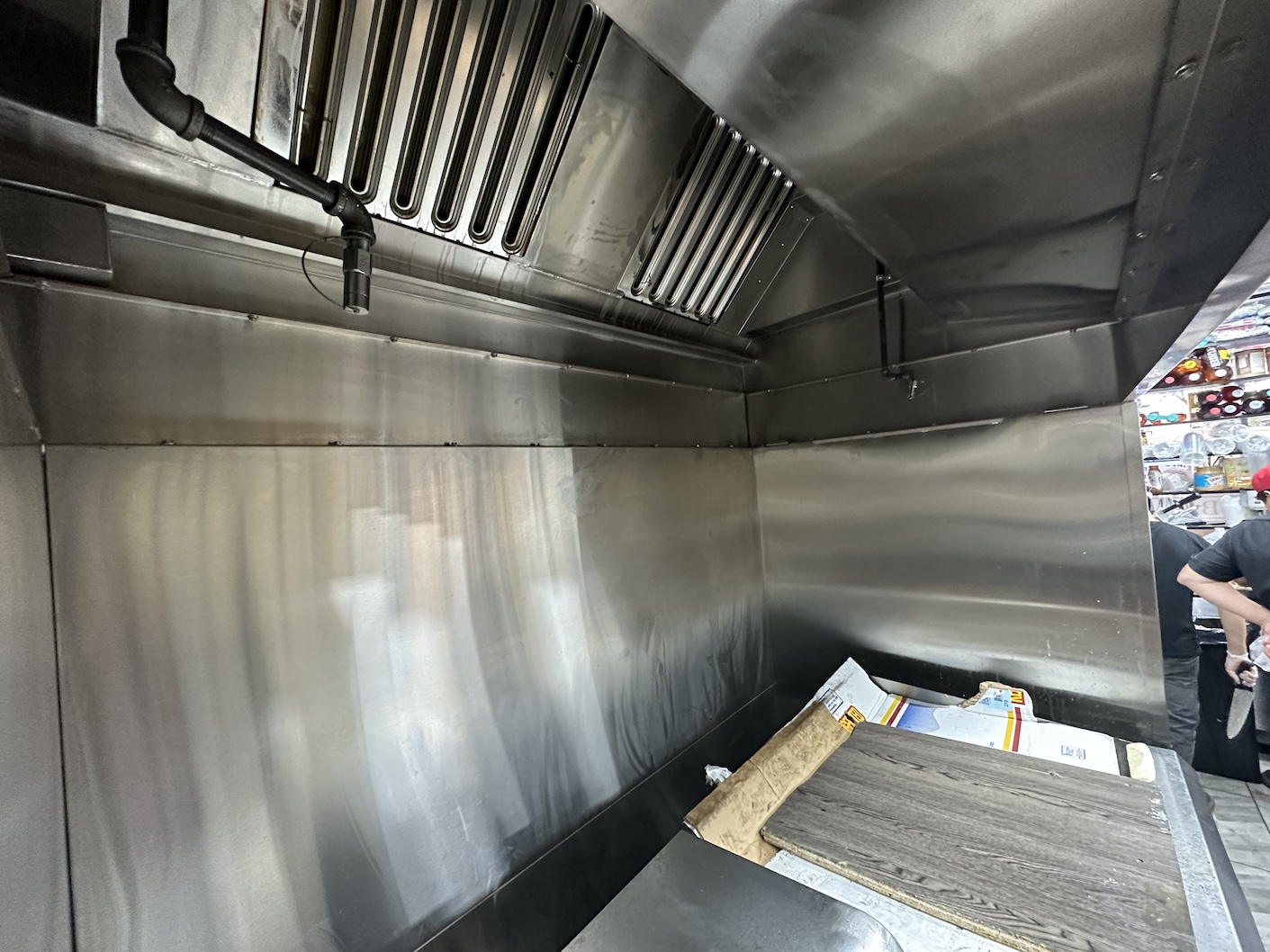 Read more about the article Commercial Kitchen Ventless Hood Systems NYC Restaurants