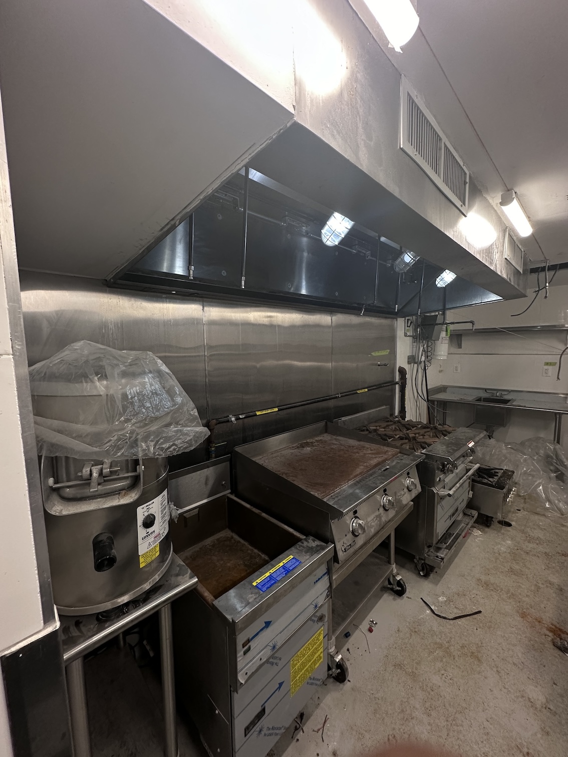 Master Fire Prevention Cost to Retrofit Restaurant Kitchen Fire Suppression System NYC 5